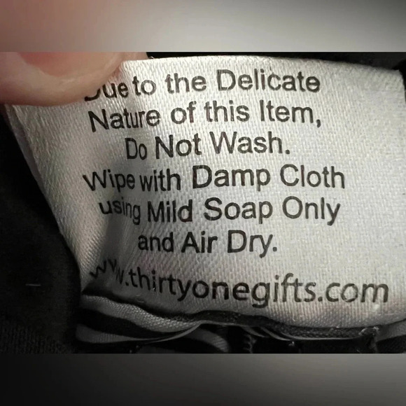 Thirty One | ladies crossbody handbag. - Picture 16 of 16